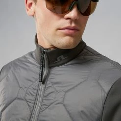 Jlindeberg J.Lindeberg Quilt Hybrid Thermal Golf Wind Jacket 10 Jlindeberg J.Lindeberg Quilt Hybrid Thermal Golf Wind Jacket -Putter Sales J.Lindenberg Quilt Hybrid Jacket AMOW07063 U133 WTLIN046 Grey Model 2